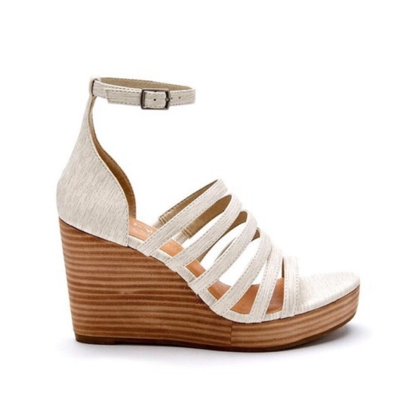 New! Coconuts by Matisse Kiera Wedge Sandals - Picture 1 of 15